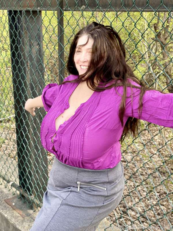 Edit: fixed! Not sure what happened there. 

This shirt gapp.. 39
