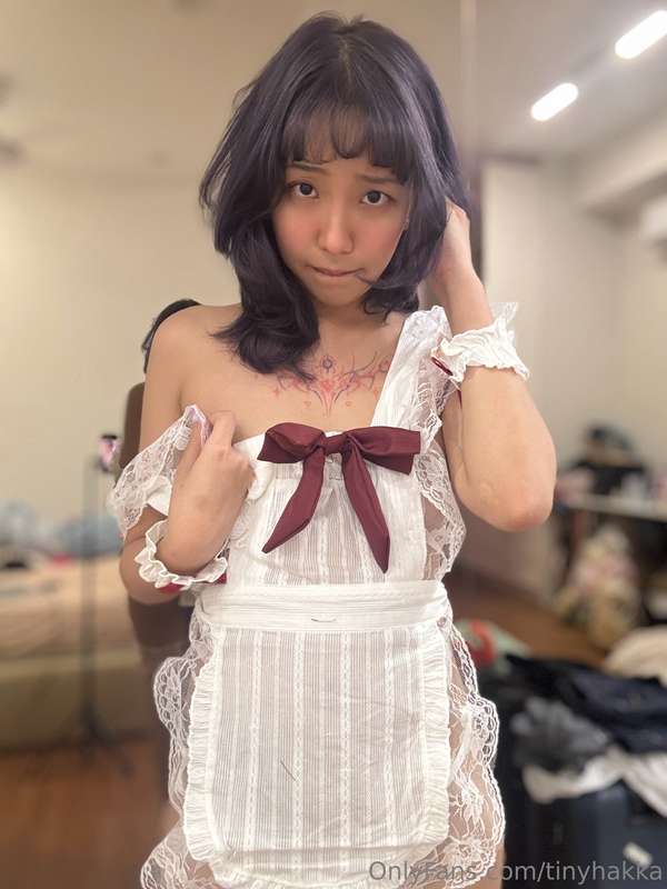 I think you're attracted to my outfit...are you? I also like..