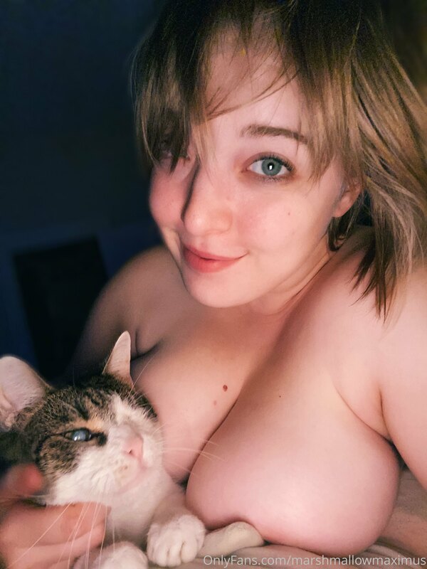 Lounging nakey with Big Boss ?