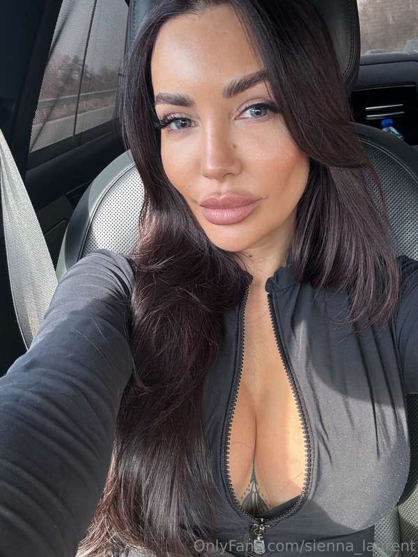 On my way to the park 🖤I want to take a little walk and have..