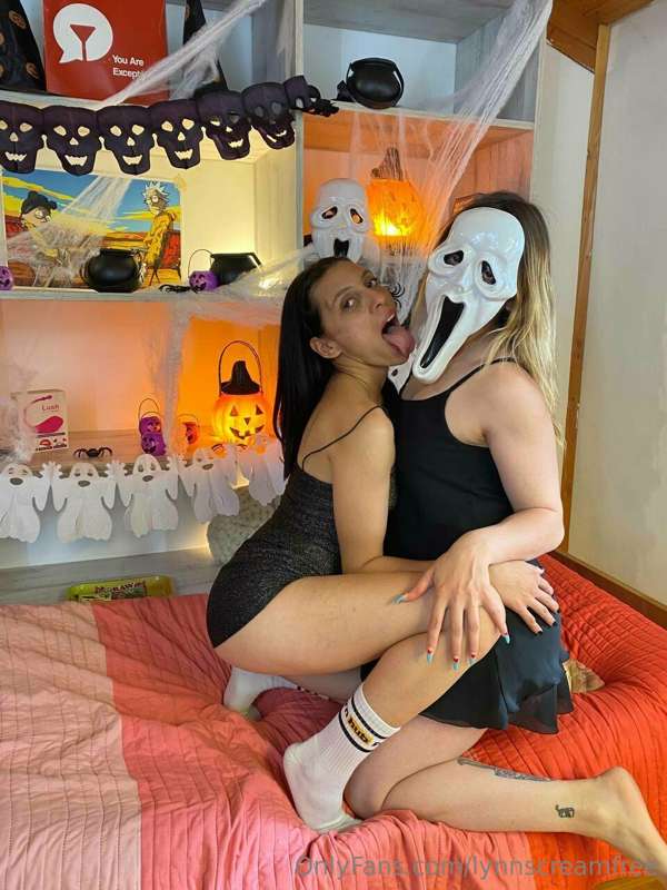 have you seen the new Halloween threesome I made with my blo.. 2