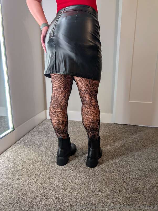 Good morning!I hope you like the Red and Black combo!xo 2