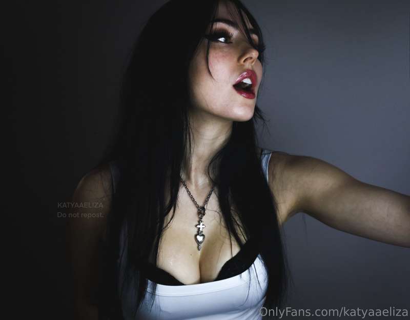I dont like wearing a bra. Let me use ur hands instead >:( 3
