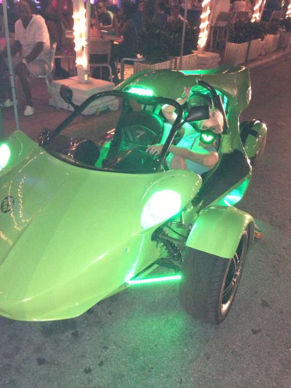 Hottest car ever lol like from some Alien movie lol 4