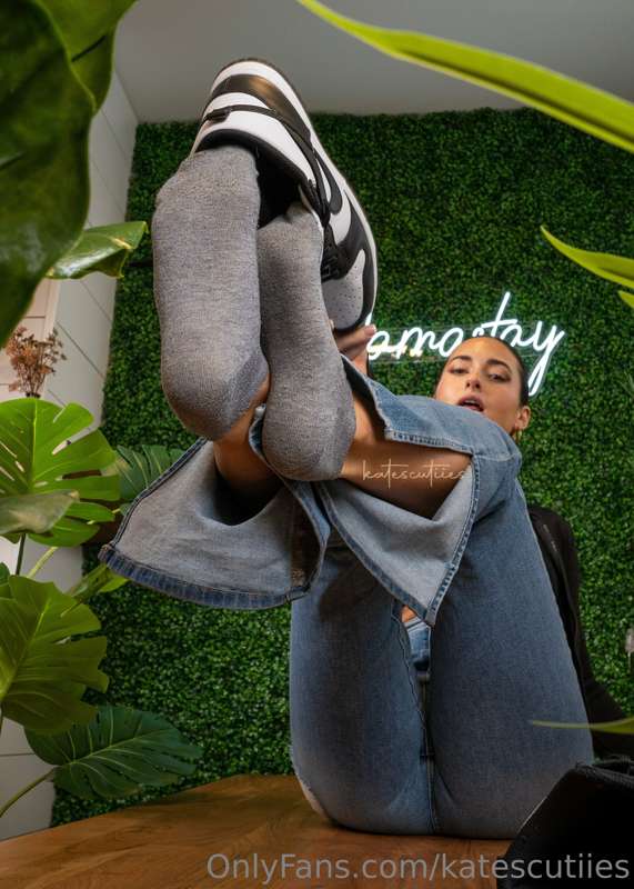For my stinky sock and sneaker fans😘 4