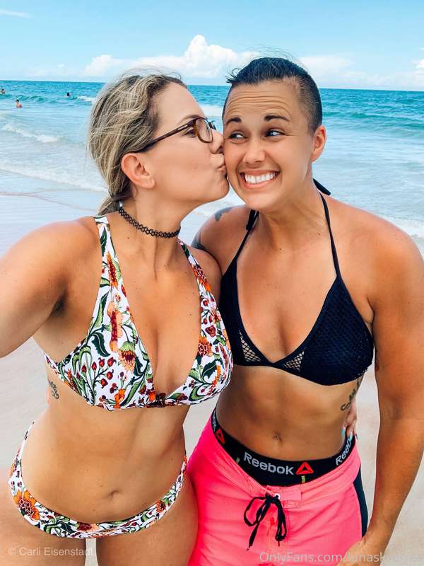 HAVE YOU JOINED OUR LESBIAN PAGE YET? 

@lexiandluna @lexian.. 1