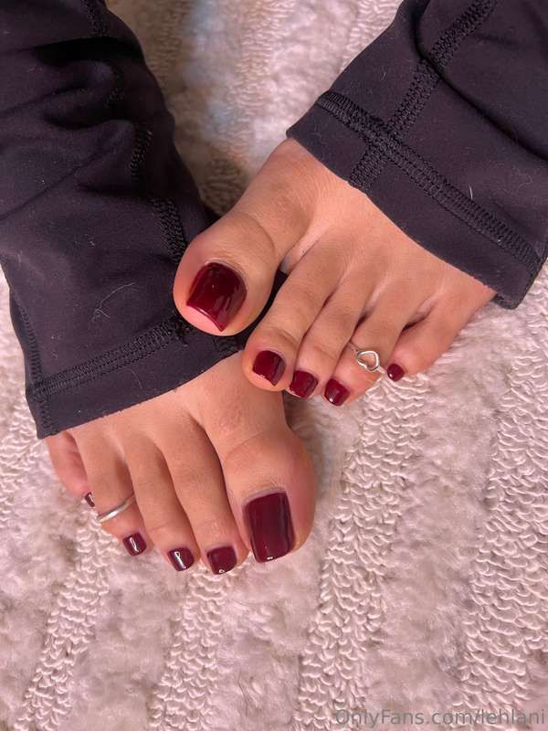 Never ending supply of cute feet pics with me around 🥰 4