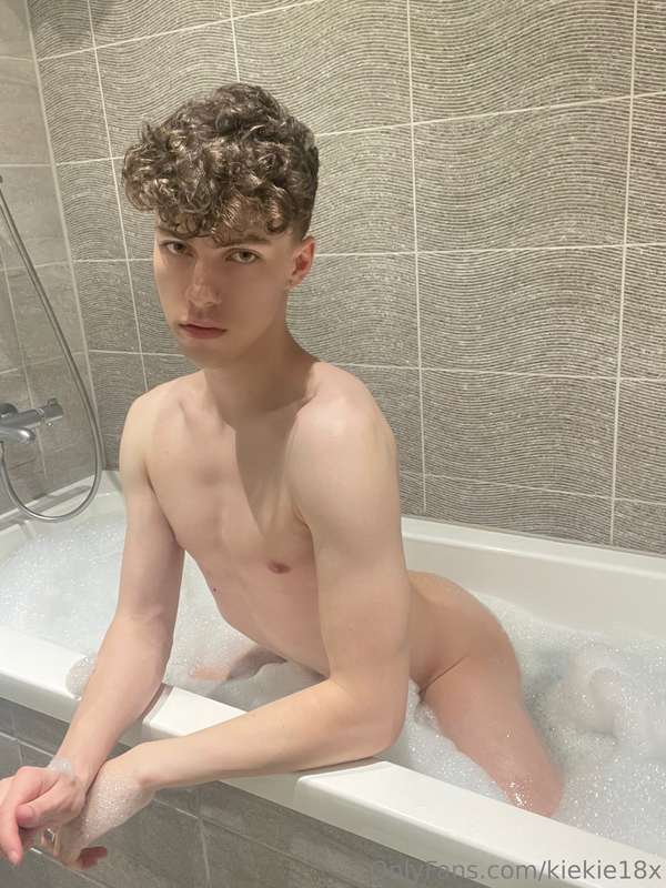 Tryna get clean in this bubble bath but my thoughts are too .. 2