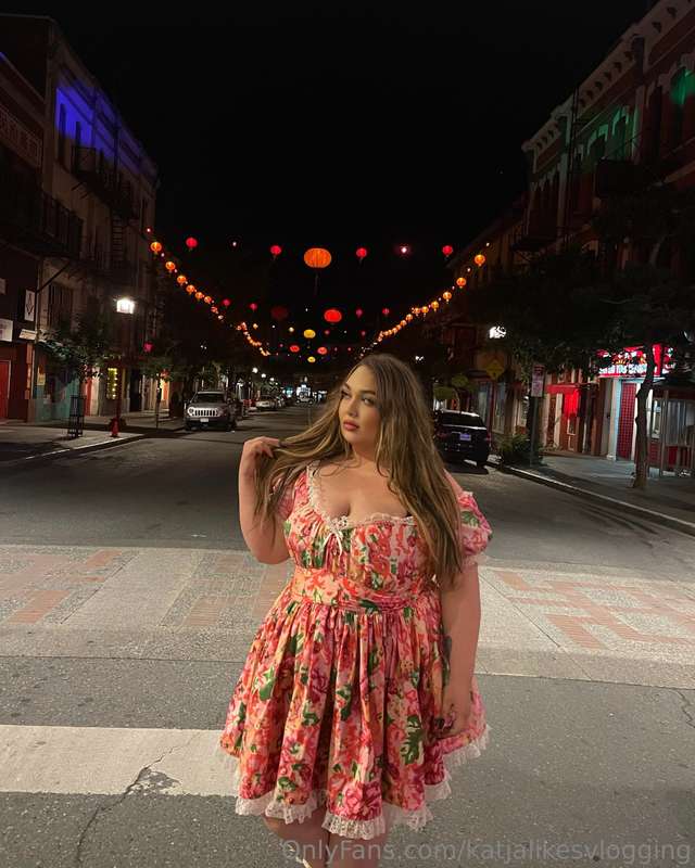 Do you like this dress? 