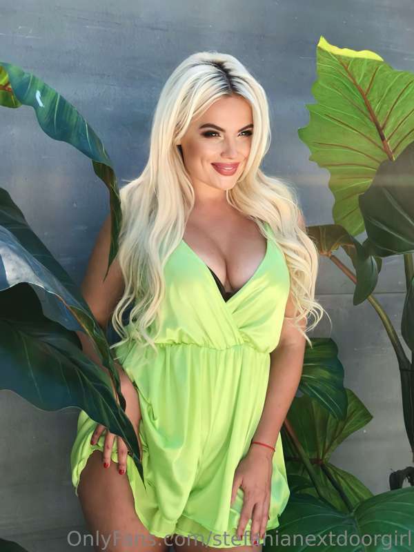 Do I look sexy in this dress, or is it better to take a phot.. 1