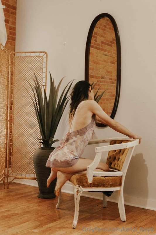 Wanna chat? For $40 we can sex talk until you get off🫢