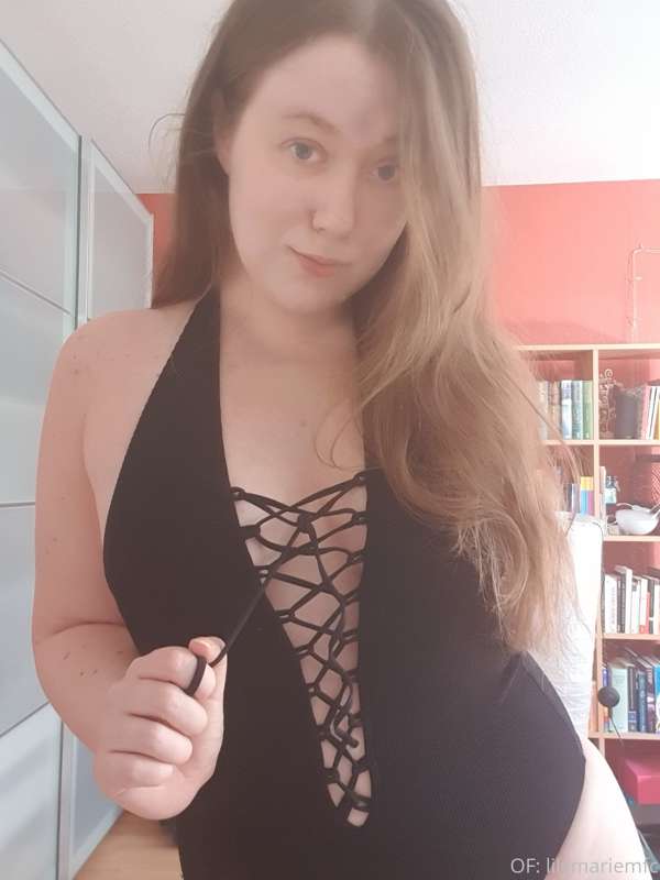How do you like my bathing suit? 🌞

(That's another thing th.. 3