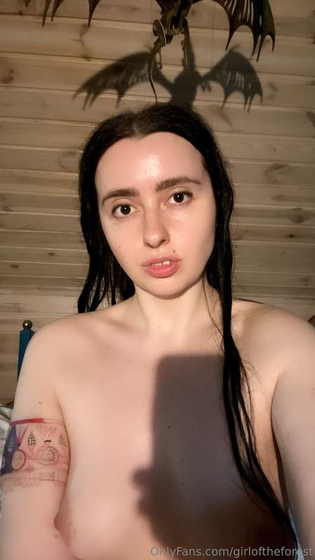 My darlings, here's some shitty post-shower pics for you. Yo.. 3