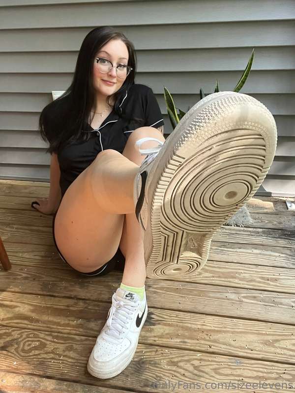 Green stinky socks☺️ so many stinky socks I need taken off m.. 1