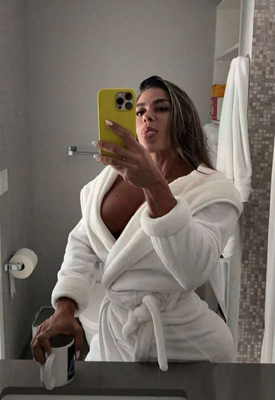 Sooo I just made a mess in the shower…🙈 check ur inboxxxxx 💋..