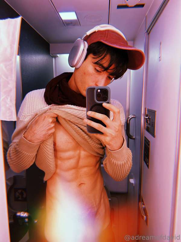 ✈️ Los AngelesMile high club anyone? 😏