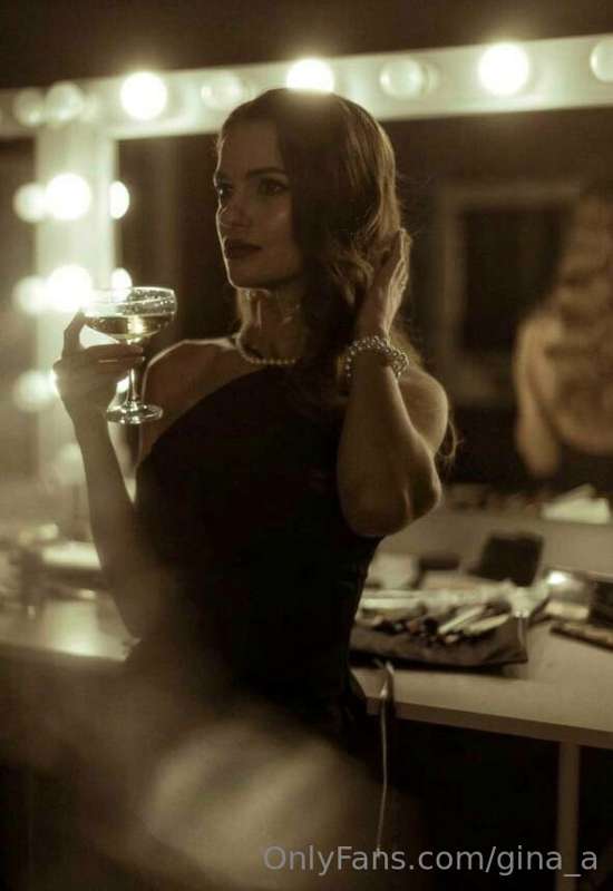 Let's raise this glass for good mood and hot sex🔥🔥