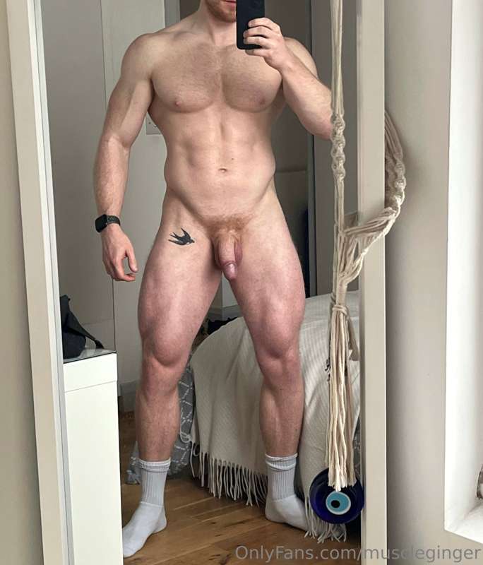 Click ❤️ if you’d be up for some muscle worship