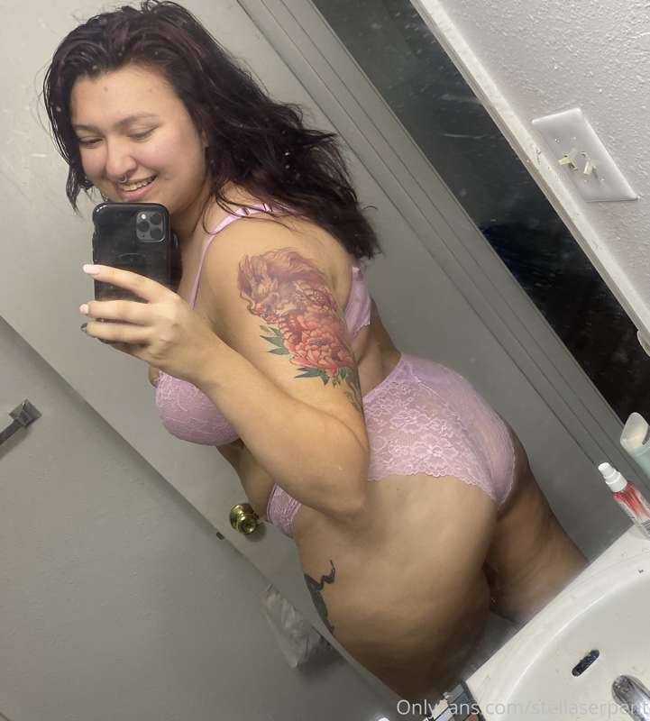 Could you handle this ass?🍑 Tell me in your DM 😈