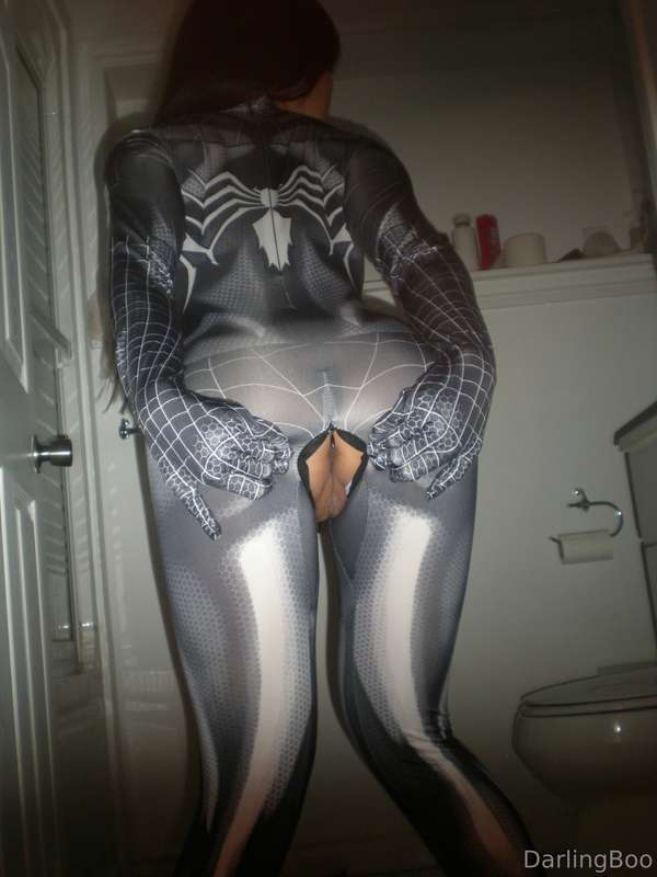 You want me in my SpiderBoo suit or Calvin Klein’s? 🤔 9