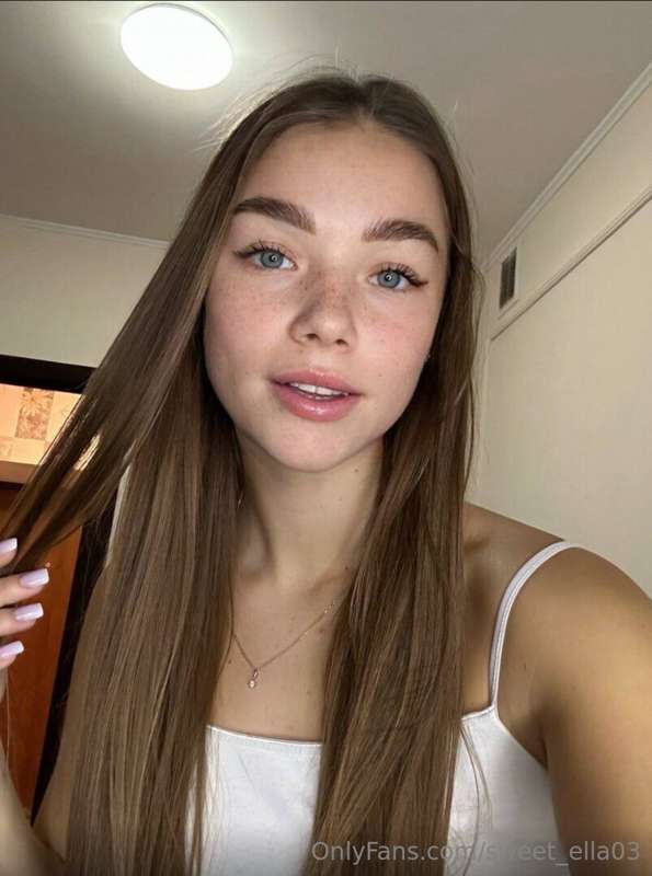 The hottest student @layla_mayer 🌶just started her sex life ..