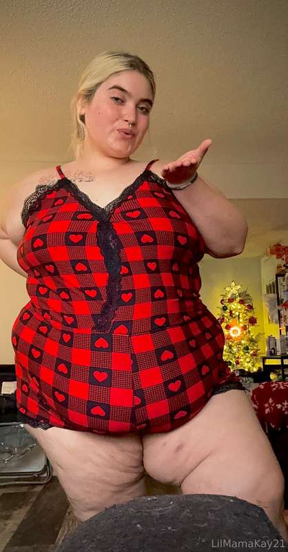 Happy Holidays from lilmamakay!She is bringing in the new ye.. 7