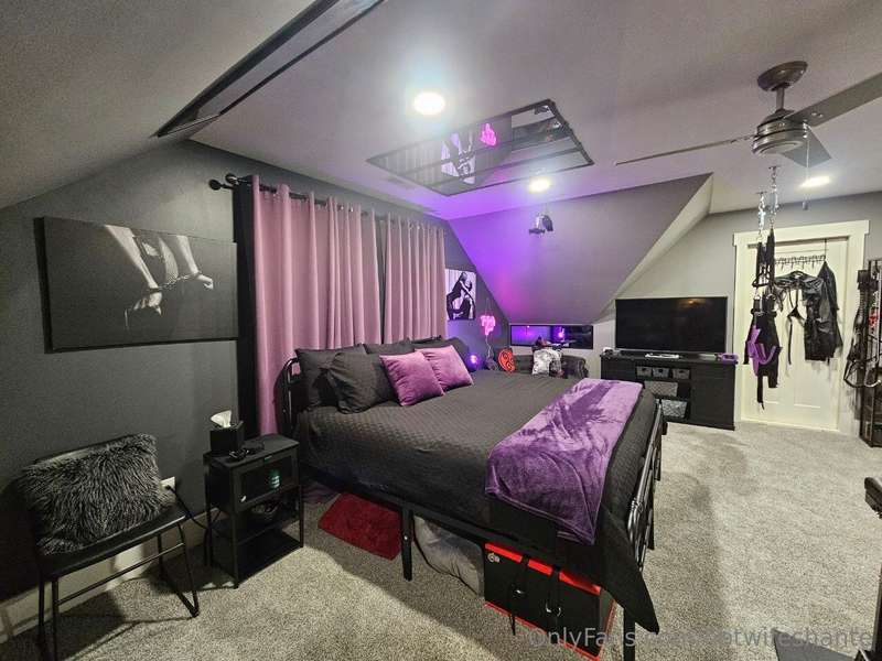 Welcome to my playroom. Where would you start? What would yo..