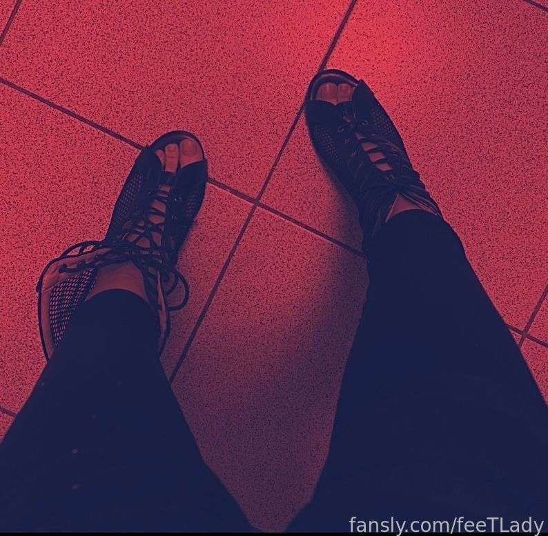Feetlady - Fansly - 11 Apr, 2023 1