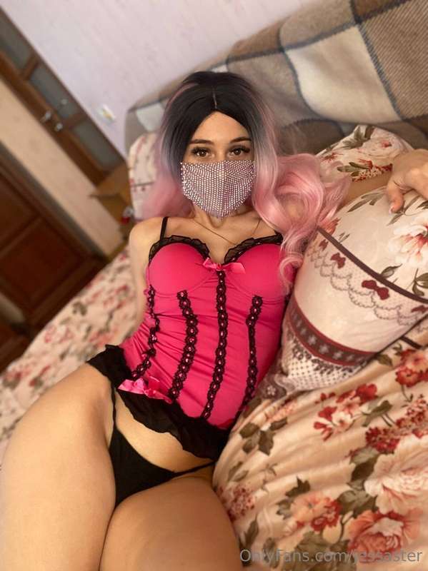 Do you like girls with big hips?😘