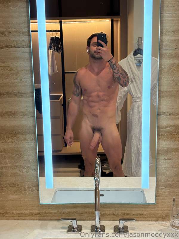 Mirror selfie 😏