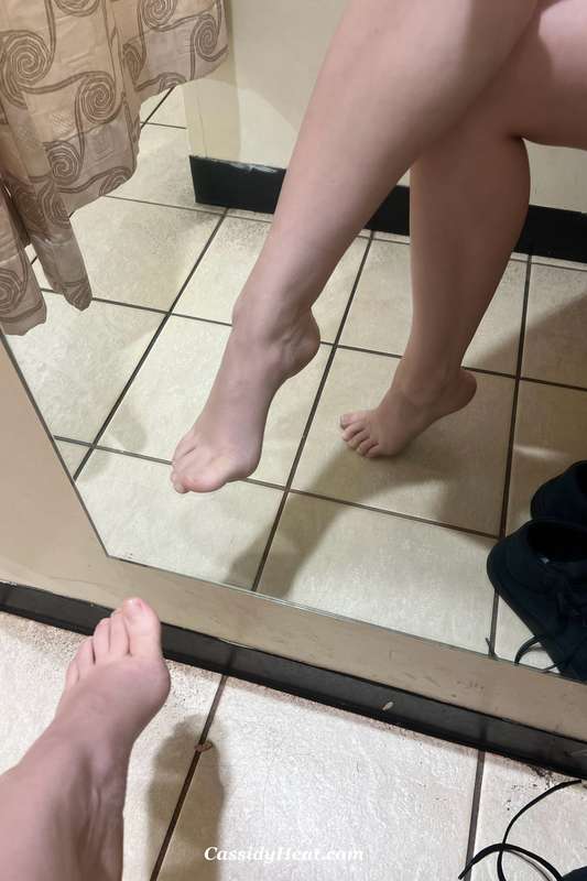 Pictures of my feet in the dressing room 1