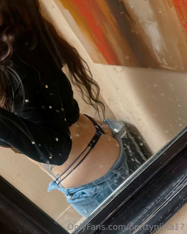 Dirty mirror pic 😏