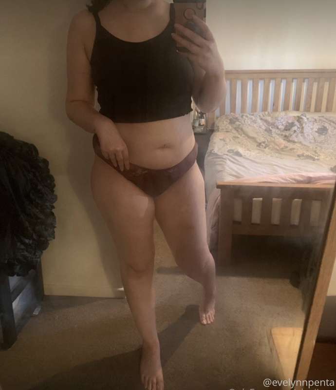 24 year old British girl... Nudes, customs, pictures and vid.. 2