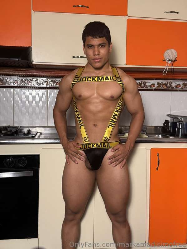 La nueva lencería les gusta?www.onlyfans.com/markamadisimoVi..