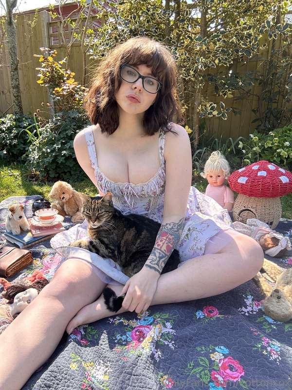 Sad Post Warning, cat diedLoving someone or something is dan.. 1