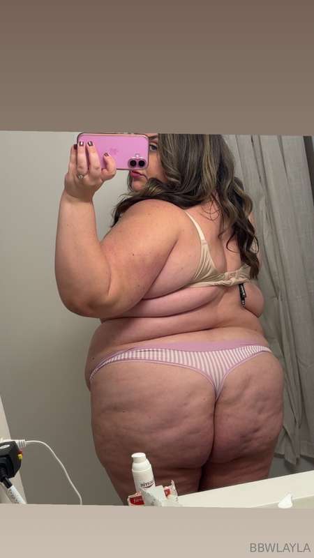I don’t show my fat ass off enough on here 🤭 2