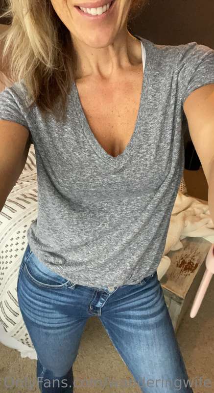 Just a t-shirt and jeans kinda day……😉😘 3