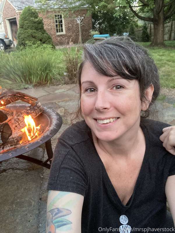 Hanging out by the fire pit tonight 😊😊