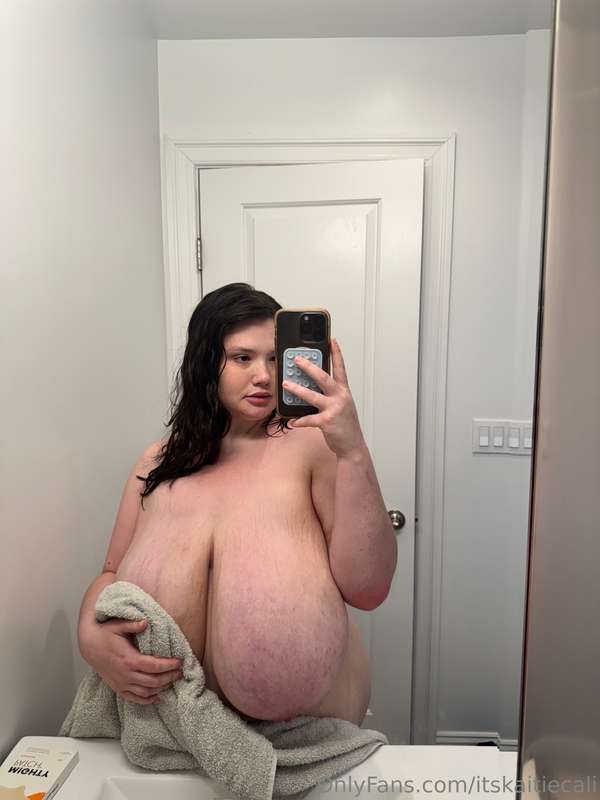 I think I’m growing again🙃🙃🙃 my nipples are so itchy since l..