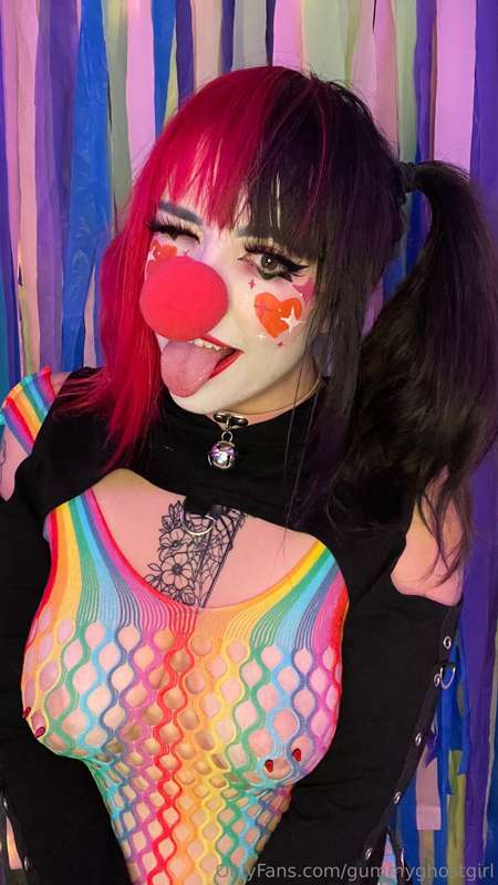 Do you think a clussy tastes like cotton candy? Only one way.. 11