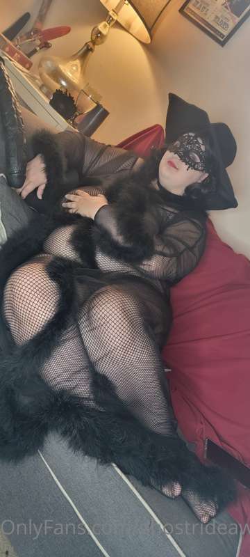 Lady Dimitrescu lingerie set dropping tonight 💋🩸