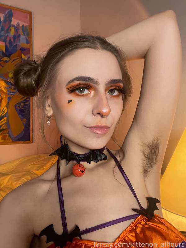 Kittenon_Allfours - Fansly - 23 Oct, 2022 2