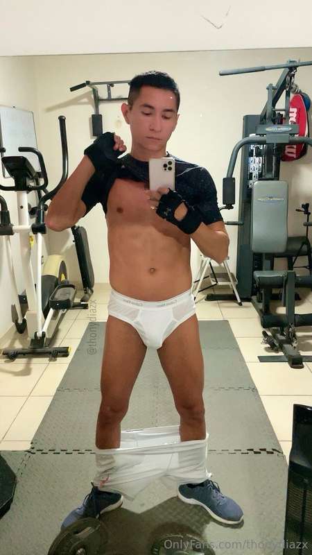 Take me to your gym. I’ll get naked 😋 1