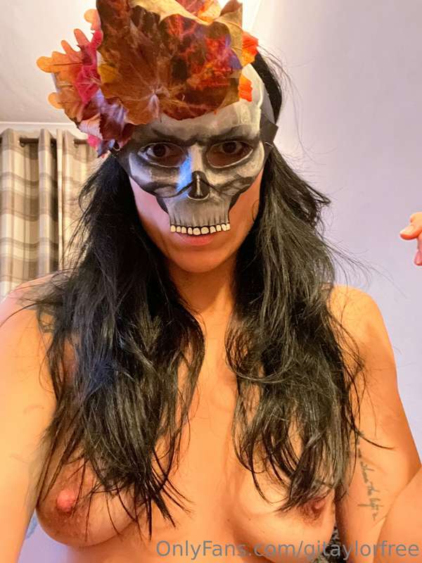 It’s spooky season baby… 💀