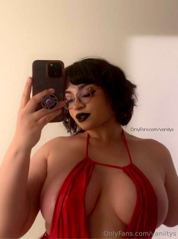 A light teaser to show off my new tiddies!😩😩  **those that h.. 2