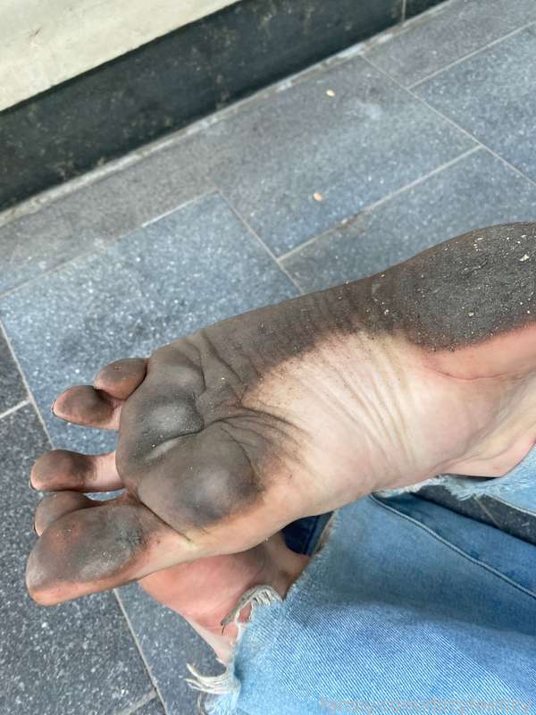 Dirtyfeetlily - Fansly - 03 May, 2025 5