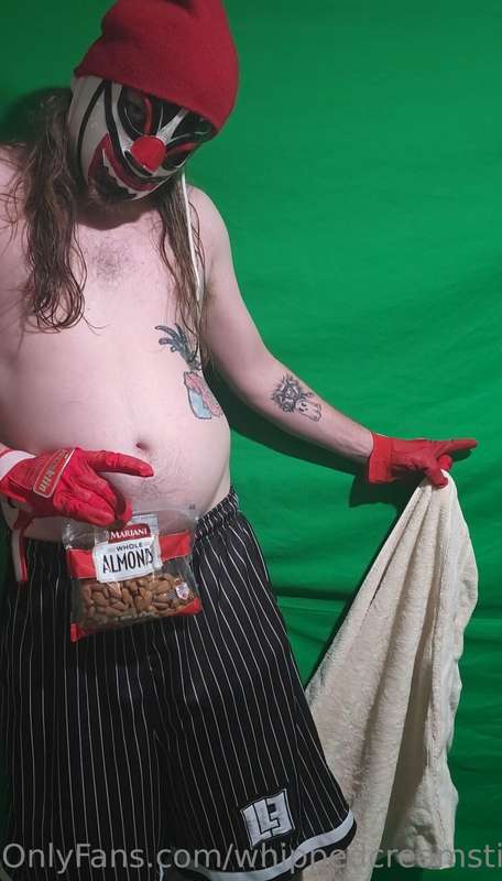 Wanna see my nuts? Lol, idky anyone would sub to this