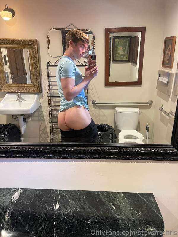Quickie Restroom pics while waiting for food 😉 15