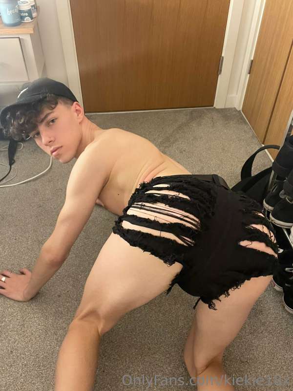 Oh no my shorts ripped 🥺 7