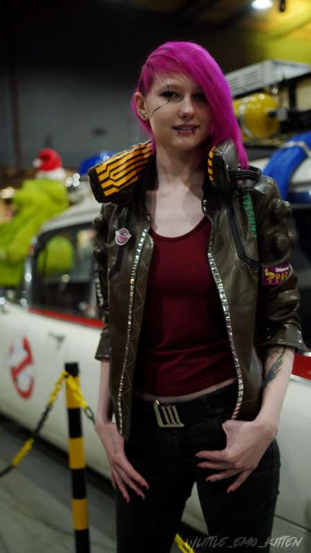 I cosplayed V from cyberpunk 2077!  Even cosplayed at comic .. 4